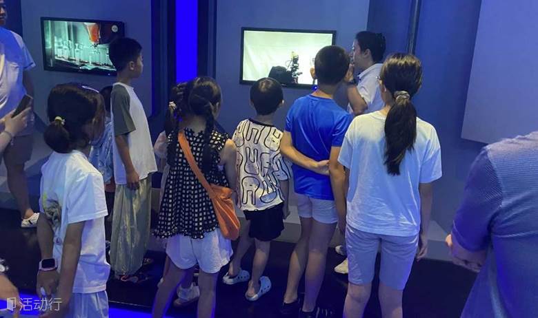 “智慧未来，触手可及——揭秘人工智能科普之旅”